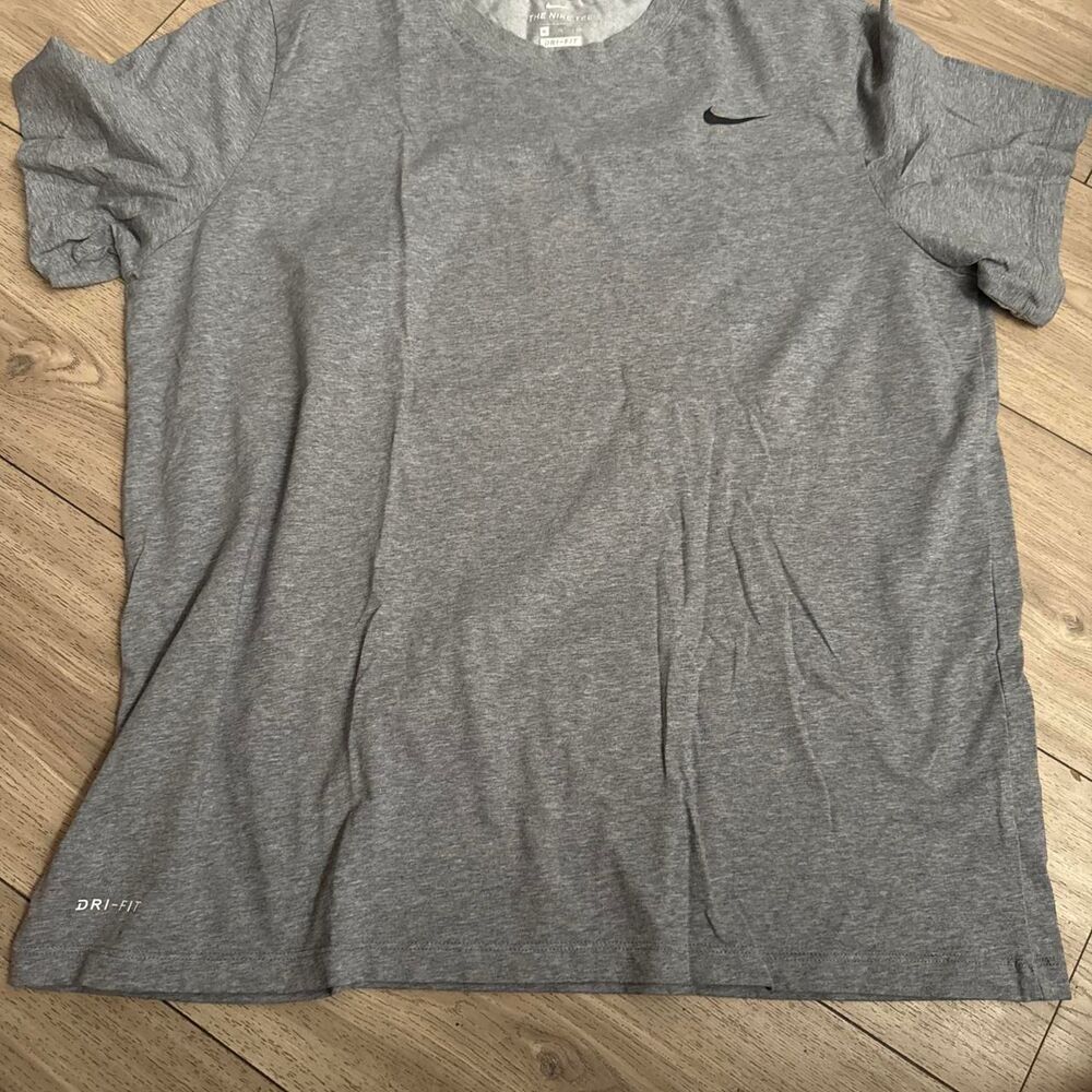 Nike Men's Grey T-shirt